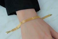 اسوارة ذهب ايطالي شكل ثلاث شرايط عيار 18 وزن 5.4 ج...