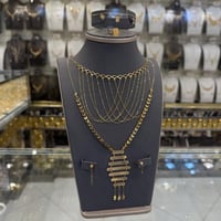 طقم ذهب مع المخنق ناعم عيار 21 وزن 8.5 جرام