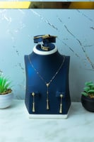 طقم مارلي ذهب بتصميم فريد باللون الأسود ذهب عيار 1...