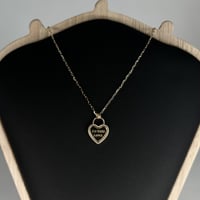 عقد ذهب القلب عيار 18 خالي من الاحجار وزن 3.8 جرام