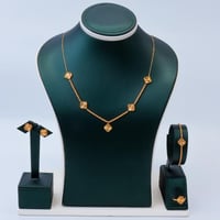 طقم ذهب تصميم الفان كليف خمس وردات عيار 21 وزن 9 ج...