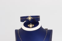 طقم ذهب روبيرتو كوين عيار 18 تصميم الماسي BLACK وز...