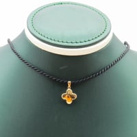 تعليقة ذهب عيار 18 زهرة النعومة بوزن 0.2 جرام - تص...