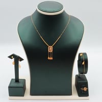 طقم ذهب ناعم عيار 21 وزن 3.59 جرام بتعليقة مستطيلة...