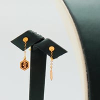 طقم ذهب ناعم عيار 21 وزن 3.67 جرام بتعليقة مزخرفة