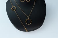 طقم ذهب عيار 21 بتصميم مسمار فاخر بوزن 11 جرام