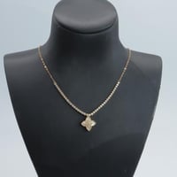 عقد ذهب روبيرتو كوين تصميم الماسي عيار 21 وزن 3.87...