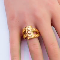 سوارة ذهب تصميم ايطالي مع الخاتم عيار 21 وزن 19.57...