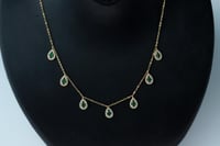 شوكر ذهب نواعم سوليتير عيار 18 بتصميم الدمعات الال...