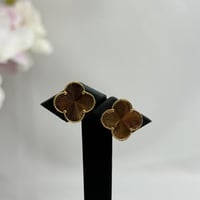 حلق ذهب تصميم الفان كليف عيار 21 وزن 2.46 جرام