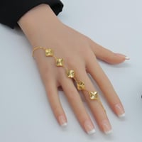 سوارة ذهب الفان كليف خمس وردات عيار 21 وزن 7.58 جر...