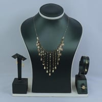 طقم ذهب ناعم عيار 18 بتصميم سبيكة مربع وزن 4.4 جرا...