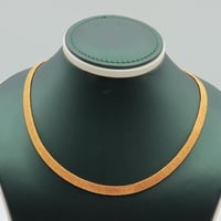 عقد واسوارة ذهب بتصميم الحرير عيار 21 يلبس وجهين و...