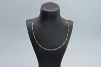 كلكشن عقد واسوارة الاوميقاء ذهب عيار 18 وزن 2.23 ج...