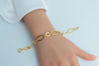 سوارة ذهب الحلقات المتداخلة تصميم 3D عيار 18 وزن 5...