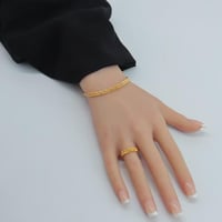 اسوارة مع خاتم ذهب عيار 21 بتصميم الدوريكاء وزن 7....