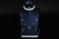 طقم ذهب البوشرون تصميم الماسي عيار 18 وزن 3.6 جرام