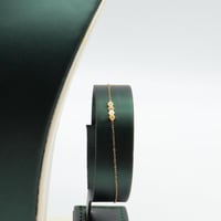 طقم ذهب عيار 18 تصميم الماسي وزن 3.39 جرام بإطلالة...