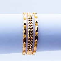 بكج ثلاث غوايش ذهب عيار 21 وزن 15.9 جرام تصميم صند...