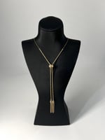 سبحة ذهب عيار 21 مطعمة بميناء مميزة بوزن 5.76 جرام