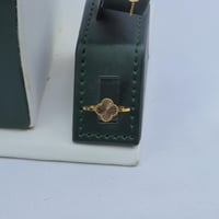 طقم ذهب تصميم الفان كليف ثلاثة دور عيار 21 وزن 6.4...