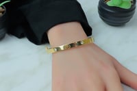 سوارة ذهب ناعمة تصميم اللوف الالماسي عيار 18