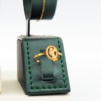 طقم ذهب ناعم عيار 21 وزن 3.59 جرام بتعليقة مستطيلة...