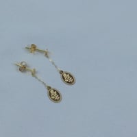 طقم ذهب تصميم السبيكة البيضاوي عيار 18 وزن 2.87 جر...