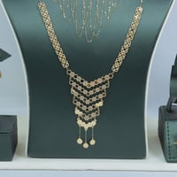 طقم ذهب ناعم عيار 18 مع مخنق ملكى بوزن 5.75 جرام