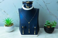 طقم مارلي ذهب بتصميم فريد باللون الأسود ذهب عيار 1...