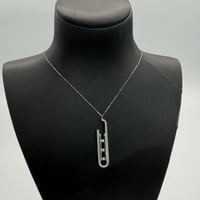 عقد ذهب ابيض تصميم المسيكاء تصميم الماسي عيار 18 و...