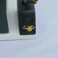 طقم ذهب عيار 21 بتصميم وردة ترندى وزن 20.88 جرام