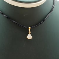 تعليقة ذهب عيار 18 قطرة الصفاء بوزن 0.3 جرام - تصم...