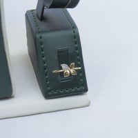 طقم ذهب باسكال عيار 18 ناعم بتصميم الماسي وزن 3.66...