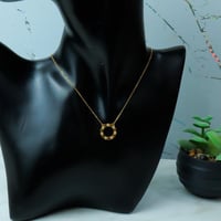 سلسال الماسي بتصميم هندسي مميز ذهب عيار 21 وزن 1.8...