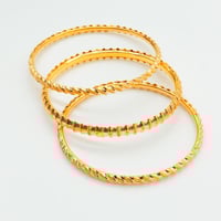 غوايش ذهب بكج مبروم مع قصب السكر عيار 21 بوزن 14.7...