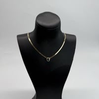 عقد ذهب الفلات تصميم الماسي باللون الاخضر عيار 18...