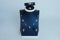 طقم ذهب تصميم الماس عيار 18 وزن 4.6 جرام