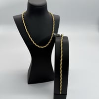 كلكشن عقد المبروم مع الاسوارة مطعم بالؤلؤ الزراعي...