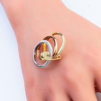 دبلة ذهب عيار 18 تصميم إي بي إم العالمي بوزن 5.7 ج...