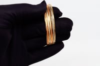 اسوارة ذهب عريضة عيار 18 بتصميم ايطالي وزن 21.9 جر...