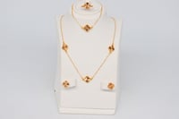 طقم ذهب فان كليف ثلاث وردات عيار 21