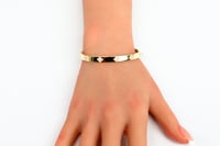 سوارة ذهب روبيرتو كوين تصميم الماسي عيار 18 وزن 9....