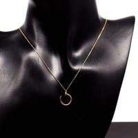 سلسال كارتير ذهب عيار 18 لإطلالة ملكية تليق بك وزن...