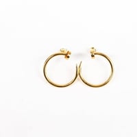 حلق كارتير ذهب تصميم المسمار عيار 18 وزن 3.7 جرام