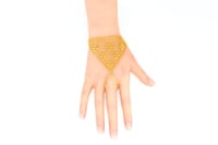 كف ذهب ناعم عيار 21 بتصميم كرات الدوريكاء