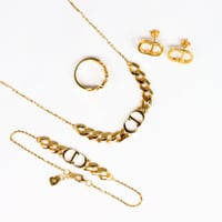 طقم جنزير ذهب موديل CD عيار 18 وزن 15.9 جرام