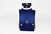 طقم ذهب اللوف نواعم تصميم الماسي عيار 18 وزن 2.9 ج...