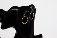 حلق ذهب سادة تصميم ايطالي عيار 18 وزن 1.5 جرام