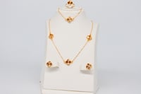 طقم ذهب فان كليف ثلاث وردات عيار 21